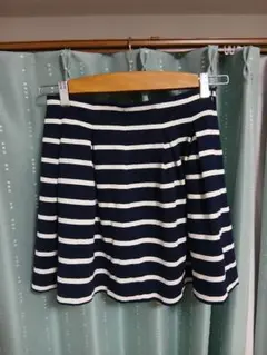 CECIL McBEE ネイビー/ホワイト ストライプ スカート