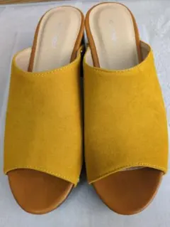 イエロー スエード風 ミュールサンダル M　コムサイズム