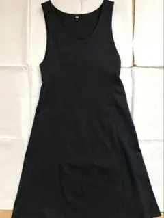 ユニクロ　ジャンパースカート　濃いグレー色