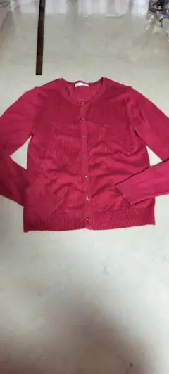 ハニーズCINEMAClub赤い長袖カーディガン 花のボタン付き