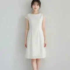 未使用級 INED 総レース ワンピース 白 半袖 フォーマル 上品 S相当のサムネイル