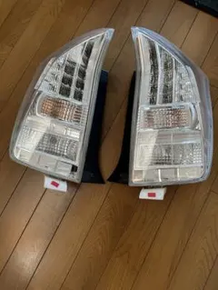 30プリウス　前期　クリアテール　 ZVW30 純正加工品　美品　後期　PHVのサムネイル