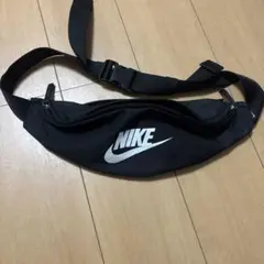 NIKE ブラック ウエストポーチ