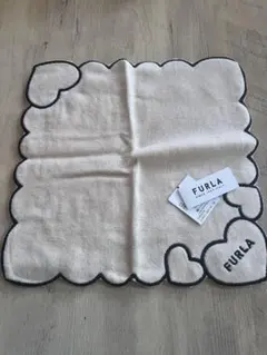 FURLA ハート型ハンカチ ベージュ