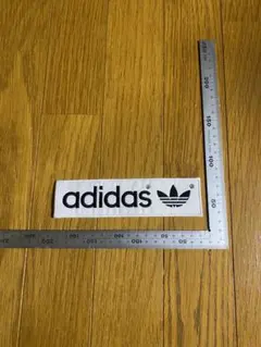 adidas ロゴ ワッペン