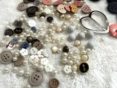 ボタンとパールビーズ、その他ハンドメイド素材