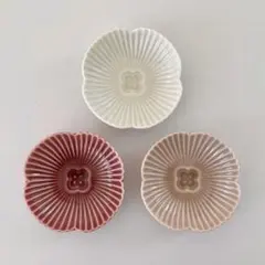 【新品】美濃焼 花型 小皿 3枚セット　輪花 豆皿　貫入