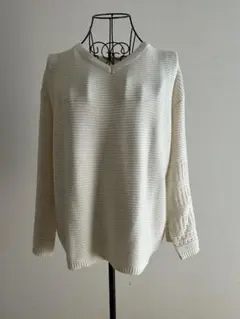 AZUL BY MOUSSYアイボリー Vネック ニット