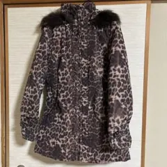 ヒョウ柄ファー付きダウンジャケット