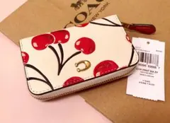 新品COACH エッセンシャル ジップ アラウンド カード ケース チェリー