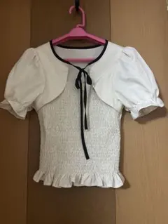 フリル付きホワイトベージュブラウス 半袖