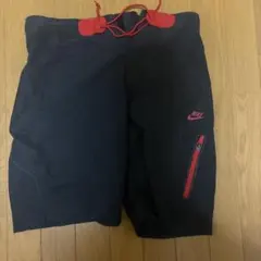 Nike 黒 ショートパンツ