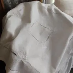 まこちゃん！ハンド刺繍入りテーブルクロス 花柄 ホワイト まこちゃん様専用！ハンド刺繍入りテーブルクロス 花柄 ホワイト
