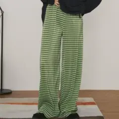 グリーン カジュアルパンツ