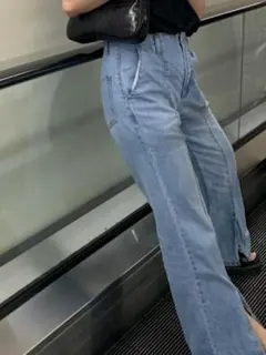 ライトブルー スリット入り ブーツカットデニム