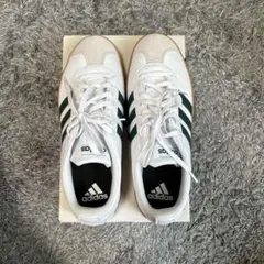 adidas スニーカー