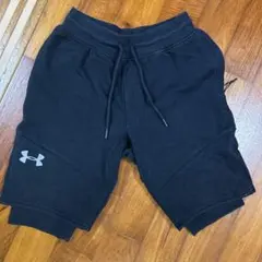 Under Armour 黒ショートパンツ