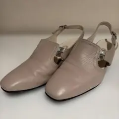 【極美品】レザー バックストラップ パンプス ベージュのサムネイル