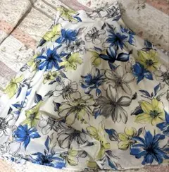 美品✨花柄スカート　ミモレ丈のサムネイル