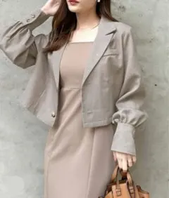 上級見え。袖口ギャザーショート丈テーラードジャケット　S