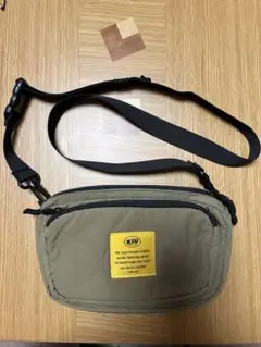 極美品　パデッドフロントポケットミニショルダーバッグ K389 KiU