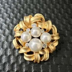 【極美品】パール☆ブローチ☆ゴールド☆リボンモチーフ☆華やか☆大ぶり☆フォーマル