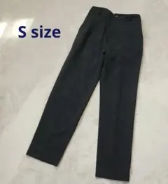 美品 ブラック スラックス Sサイズ ストレッチ テーパードパンツ