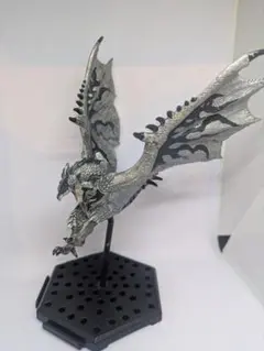 モンスターハンター リオレウス希少種 銀レウス フィギュア