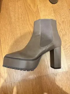 moussy厚底ブーツ