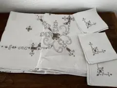 フランスヴィンテージ テーブルクロス　ナプキン付き　刺繍　レース