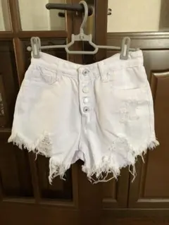 白デニムダメージショーパン
