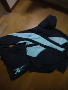 Reebok スウェットセットアップ　パーカー・パンツ　黒/パステルグリーン