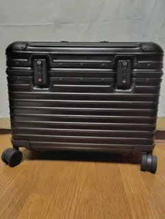 RIMOWA コンパクト 現行モデル(人気の廃版色ブラック) 値下交渉不可 RIMOWA コンパクト 現行モデル(人気の廃版色ブラック) 値下交渉不可