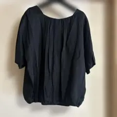バックボタン 半袖ブラウス ブラック