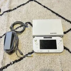 R*i様 Wii U ホワイト 本体とコントローラー　カセット2つ付