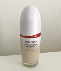 SHISEIDO エッセンス　スキングロウ　ファンデーション 160 Shell