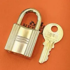 HERMES エルメス カデナ 104番 ゴールド 24Kメッキ 鍵付き 南京錠 HERMES エルメス カデナ114番 ゴールド 24Kメッキ鍵付き 南京錠 - メルカリ