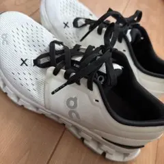 ホワイト スニーカー