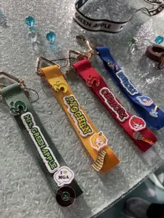 ディズニー ミセス 2025 ストラップ キーホルダー ピンバッジ 缶バッジ 2025年最新】MrsGREEnAPPLE ピンバッジの人気アイテム - メルカリ