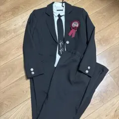 フォーマルスーツ 黒 リボンバッジ付き　パンツスーツセット160 卒業式　入学式