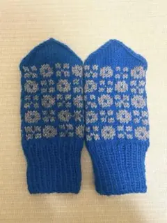 青とグレーのパターンニットミトン
