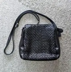 ブラック編み込みショルダーバッグ