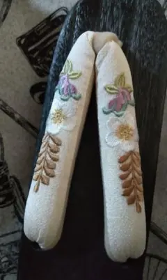 望様 ニコアンティーク utatane 花柄刺繍付き木製下駄