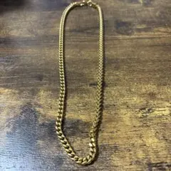 金色チェーンネックレス
