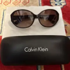 Calvin Klein サングラス ダークブラウン ケース付きのサムネイル