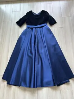 ネイビーのベルベットとサテンのドレスのサムネイル