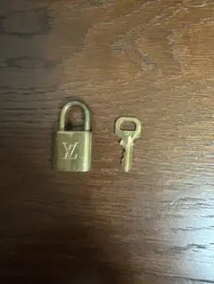 LV ルイヴィトン正規品 パドロック ３２１ カデナ ゴールド 南京錠 鍵