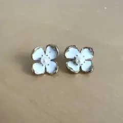 花型ピアス ホワイト ゴールド　パール