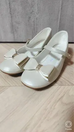 アイボリー リボン付き フラットシューズ