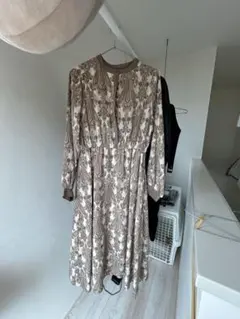 ベージュ 花柄 長袖 カットソーワンピース